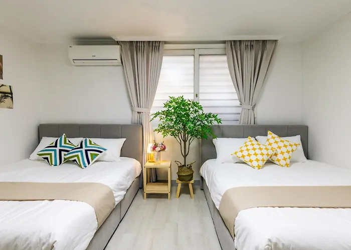 7호선5분,신사 가로수길10분,코엑스 차로10분,강남,논현,학동역,넓은2room,3qbed *