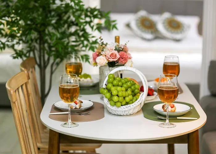 7호선5분,신사 가로수길10분,코엑스 차로10분,강남,논현,학동역,넓은2room,3qbed Seoel