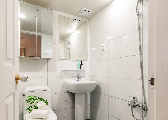 7호선5분,신사 가로수길10분,코엑스 차로10분,강남,논현,학동역,넓은2room,3qbed * Seoel