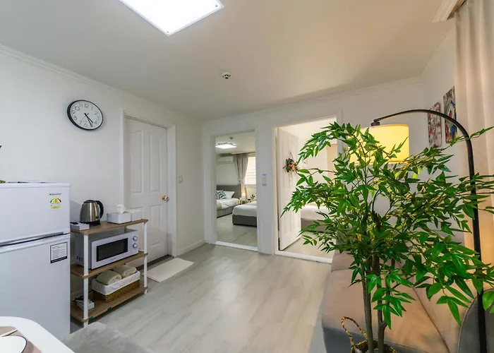 7호선5분,신사 가로수길10분,코엑스 차로10분,강남,논현,학동역,넓은2room,3qbed * Seoel