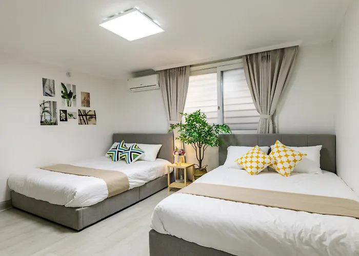 7호선5분,신사 가로수길10분,코엑스 차로10분,강남,논현,학동역,넓은2room,3qbed *