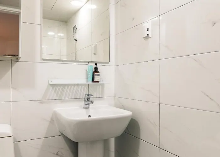 7호선5분,신사 가로수길10분,코엑스 차로10분,강남,논현,학동역,넓은2room,3qbed Villa