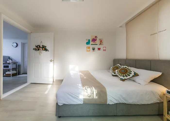 7호선5분,신사 가로수길10분,코엑스 차로10분,강남,논현,학동역,넓은2room,3qbed *