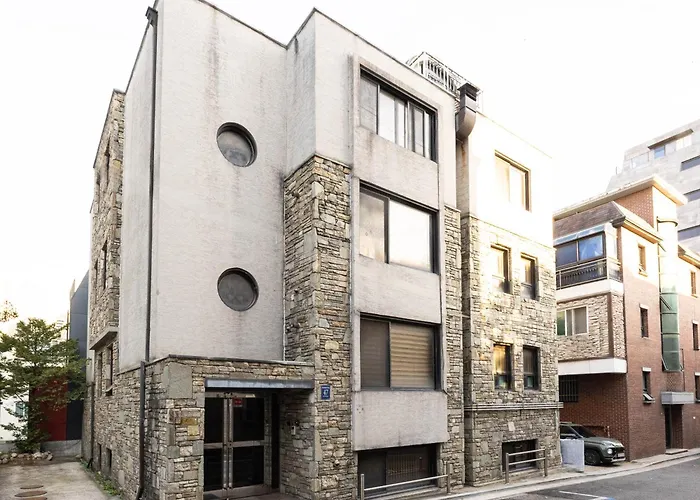 7호선5분,신사 가로수길10분,코엑스 차로10분,강남,논현,학동역,넓은2room,3qbed Seoel